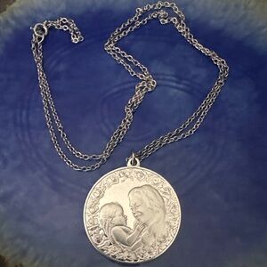 Sterling Silver Mothers Day 1975 Necklace ~ 24"